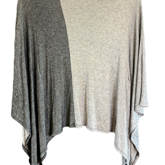 Flowy Women’s Color Block Top - Picture 2 of 5